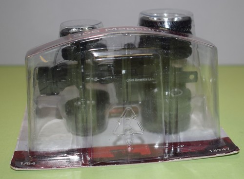 ERTL 1/64 Scale Case IH 305 Magnum (Case IH 25th Anniversary) Chrome version. - Picture 4 of 6