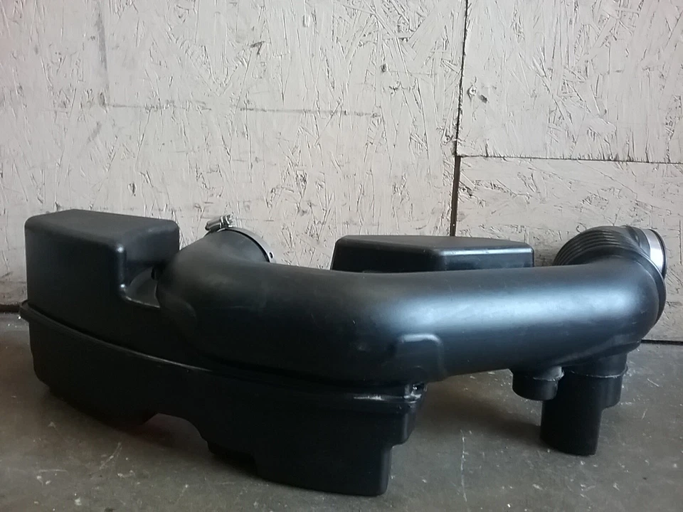 2015 Subaru Outback SW Air Intake Resonator Hose Tube 2.5L 4 Cylinder Automatic - Image 3 of 4