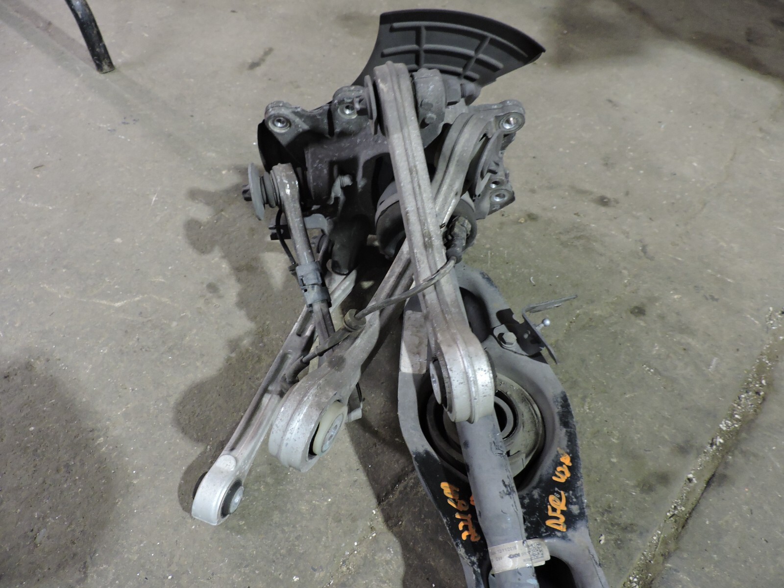 2014-17 MASERATI GHIBLI REAR DRIVER KNEE ASSEMBLY