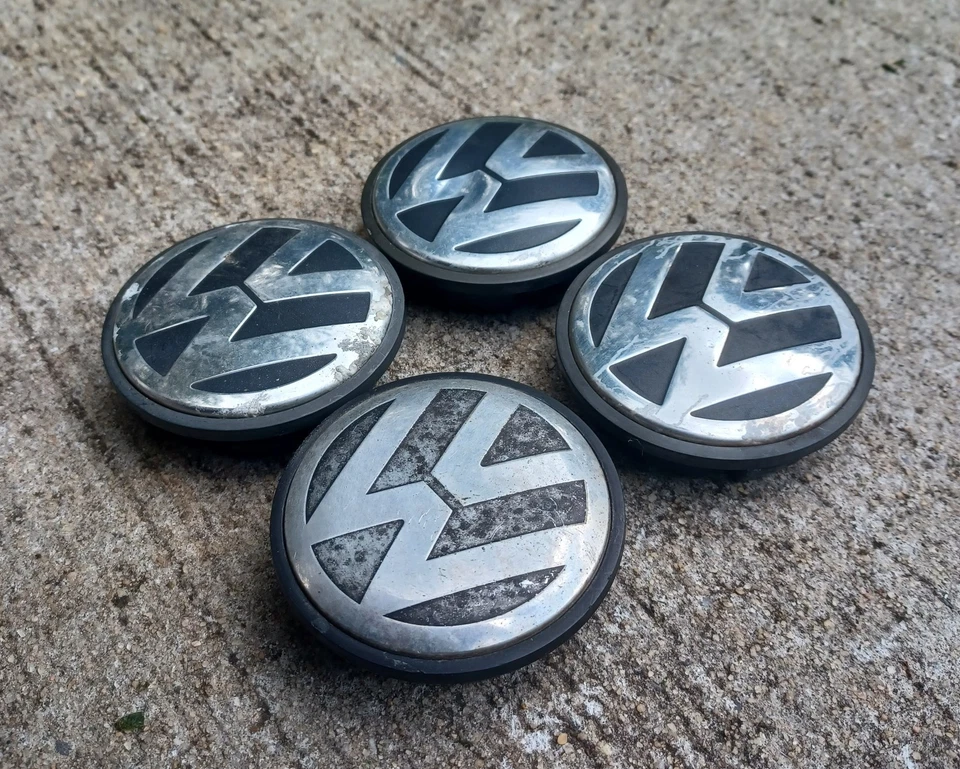 Juego de 4 tapas centrales Volkswagen Golf Jetta Passat, 2002-2020, p/n 3B7 601 171 C1 Foto 2 de 3