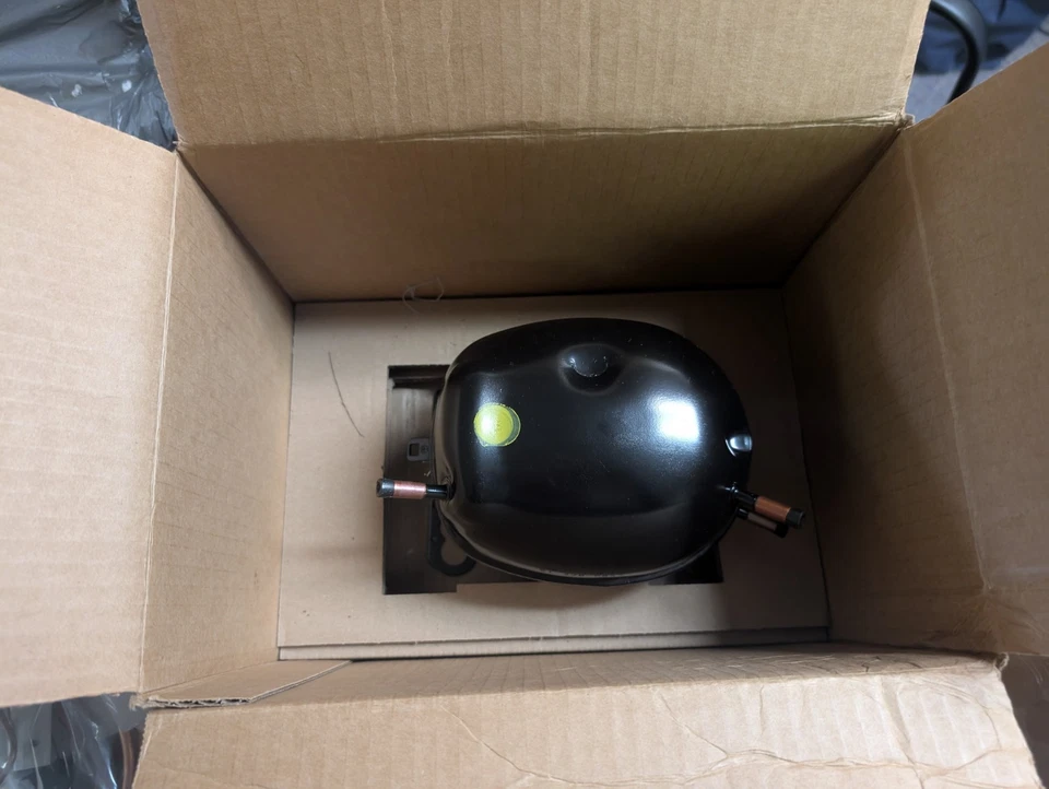 ***OEM 7011059 Sub-Zero Compressor*** - Image 4 of 4