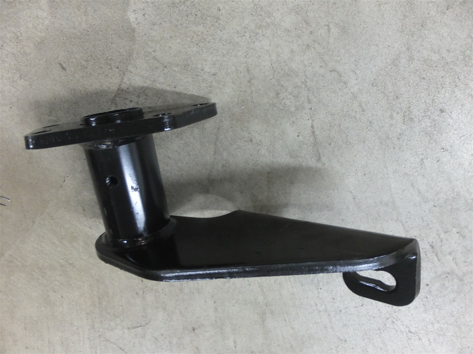 1694389C91 NEW OEM INTERNATIONAL FRONT BRAKE BRACKET C/SHT SUPPORT 