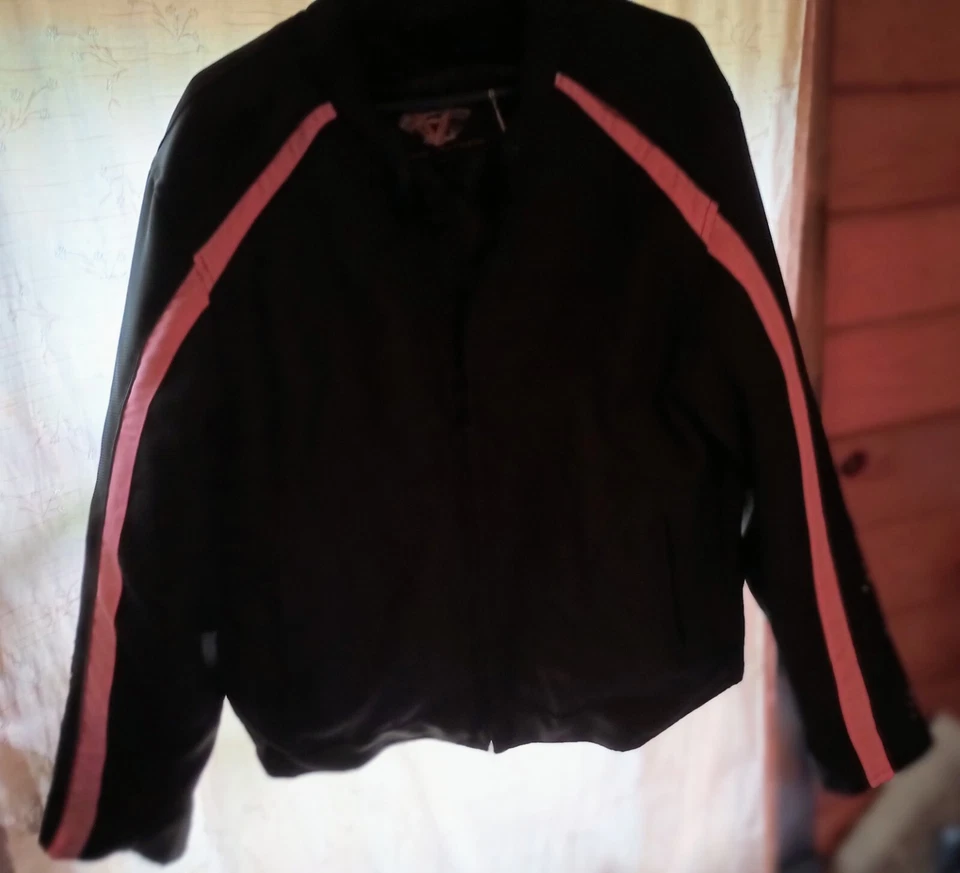 Chaqueta de moto milwaukee mujer cuero rosa ribete cremallera forro. Foto 4 de 4