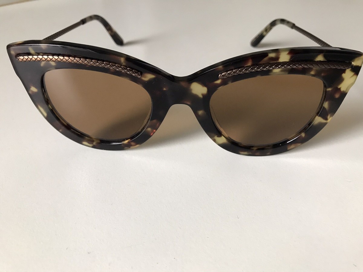 Authentic Bottega Veneta sunglasses
BV0030S 49-24-135 with Case Bottega Veneta Sunglasses BV0030S 002 Tortoise 49-24-135 NEW  main image 2