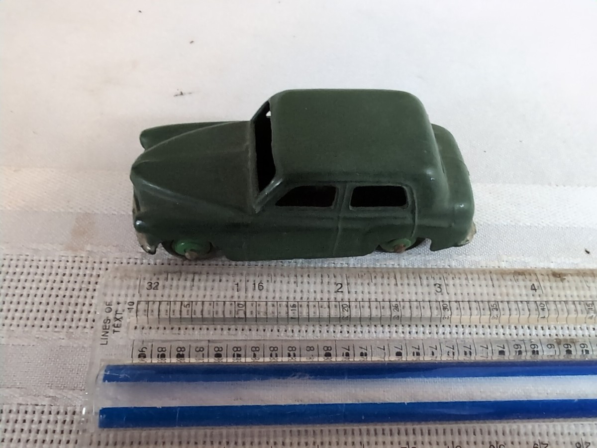 Dinky Toys No.40f 154 Hillman Minx Saloon Car (1951-58) Green