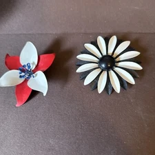 2 Vintage Pins / Brooches   Florida Handmade Creations Card