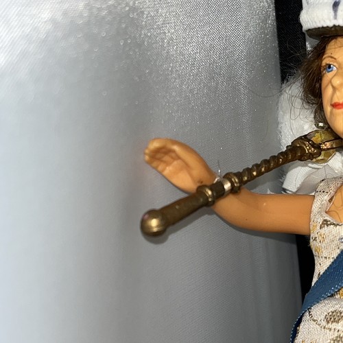 Peggy Nisbet Doll H.R. Queen Elizabeth Tagged in Original Box - Picture 9 of 14
