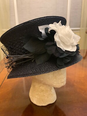 Tocca New York Womans Straw Hat, New WO tags, Navy and White