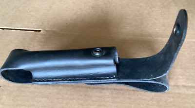 Safariland #38    Mace Holder  Top Flap   Plain Black, Black Snap