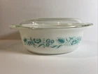 VINTAGE PYREX 043 1 1/2 qt CASSEROLE & LID Turquoise Meadow Great Condition