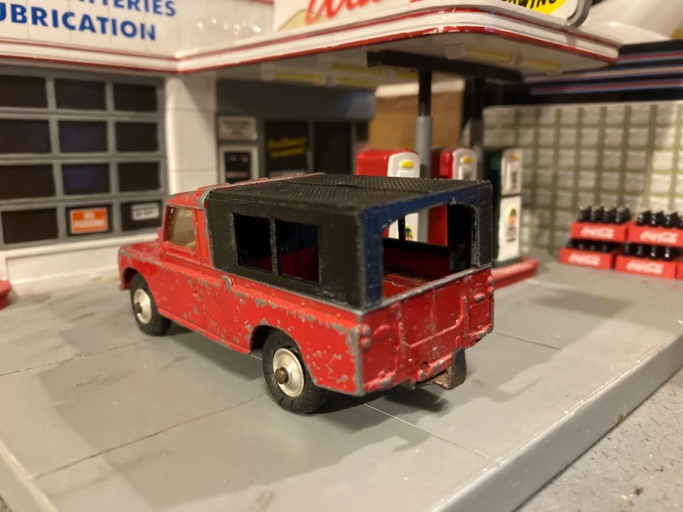 Vintage 1960’s Corgi Toys Diecast Red Land Rover 109 W.B. Made in Great Britain - Image 3 of 4