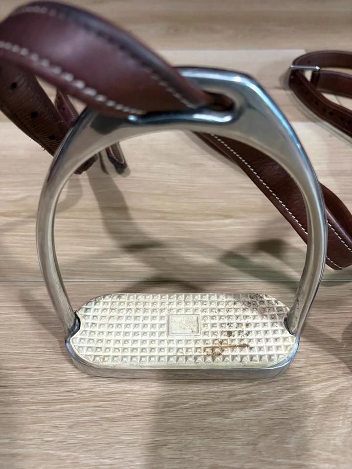 Planchas de estribo METALAB con estribo de cuero marrón cuero caballo ecuestre tachuela Foto 2 de 4