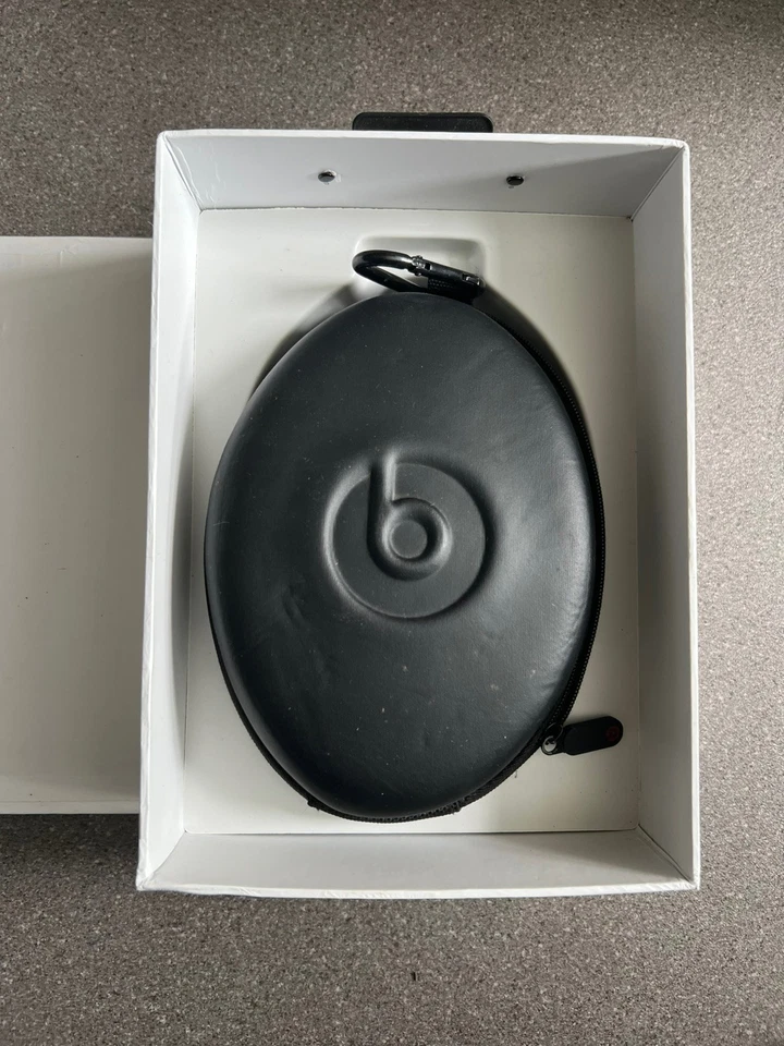 Beats by Dr. Dre Studio Headphones White, photo 4 of 5