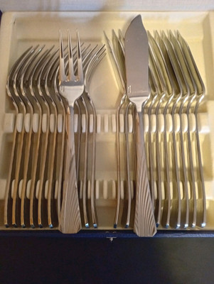 Guy DeGrenne RARE 1995 Pattern VEGETAL Art Deco Fish 12 Knives 12 Fork EXCELLENT