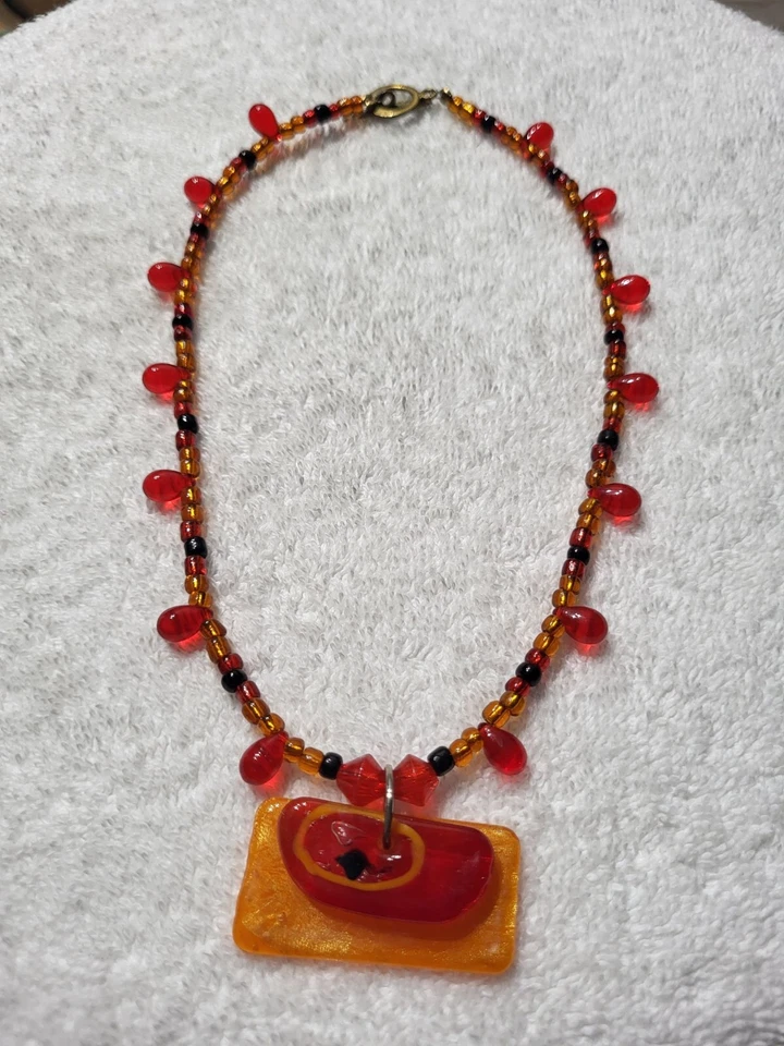 Collar gargantilla palanca con cuentas de vidrio naranja y rojo 15 1/2" Foto 2 de 4