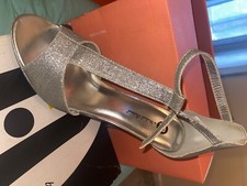 Women Silver glitter open toe size 10