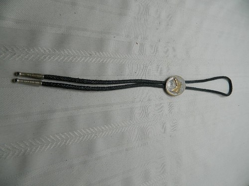 Cabeza de caballo Western Bolo de latón grabado tono plata ovalado negro cordón trenzado EE. UU. - Imagen 5 de 7