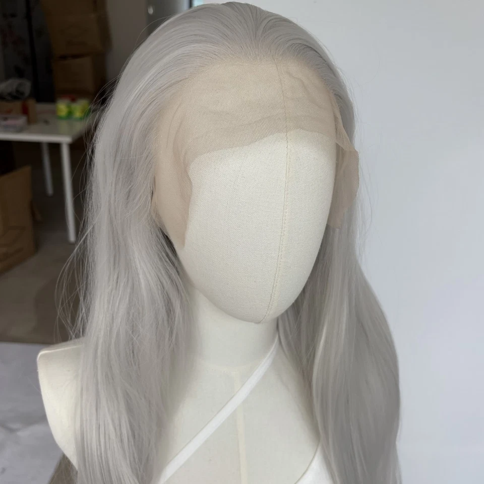 Peluca frontal de encaje HD larga recta resistente al calor gris plateado Foto 4 de 4