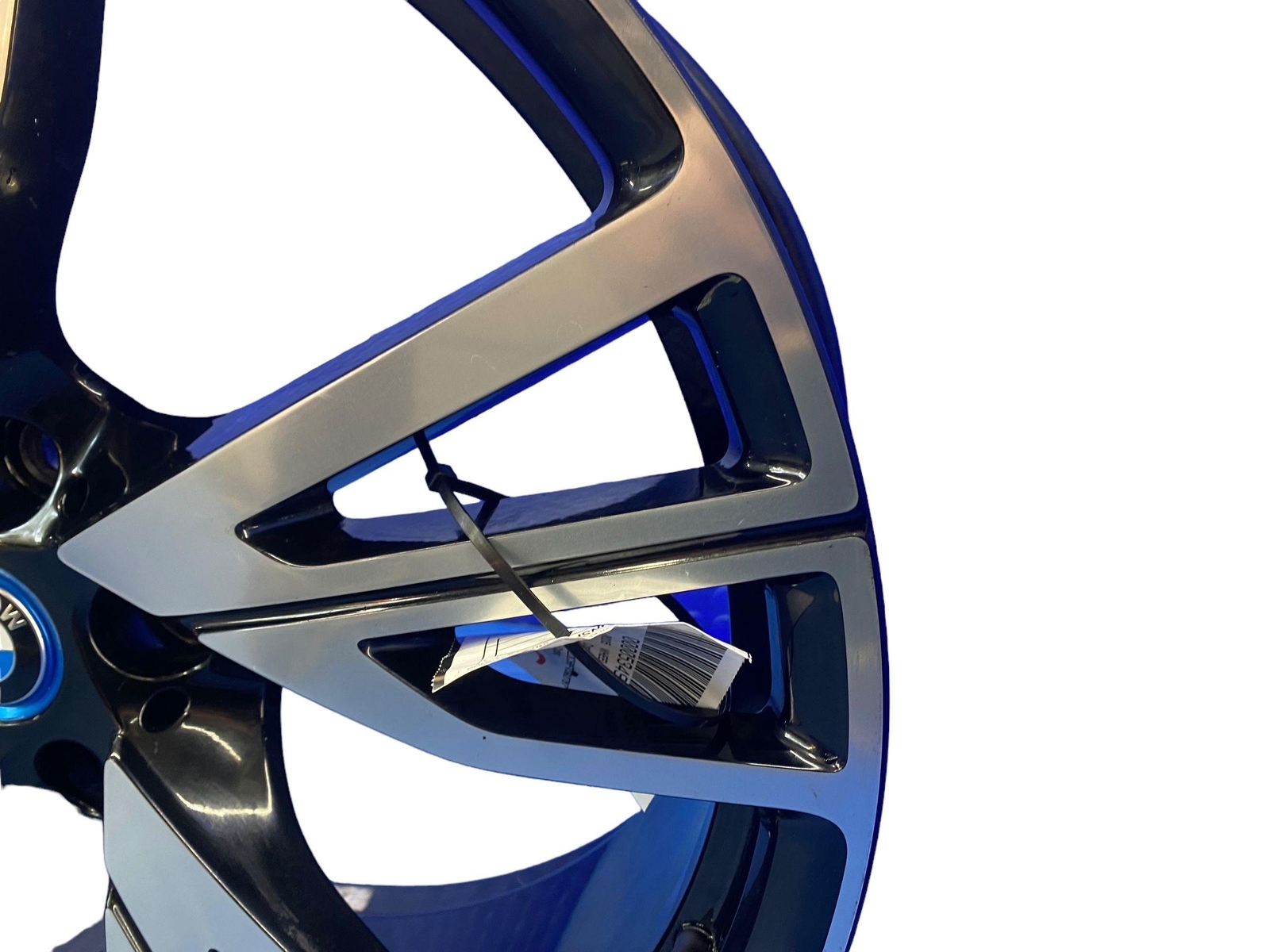 2014-2020 BMW I8 20X8.5 FRONT RIGHT SPOKE DIRECTIONAL ALLOY WHEEL RIM *CURB RASH