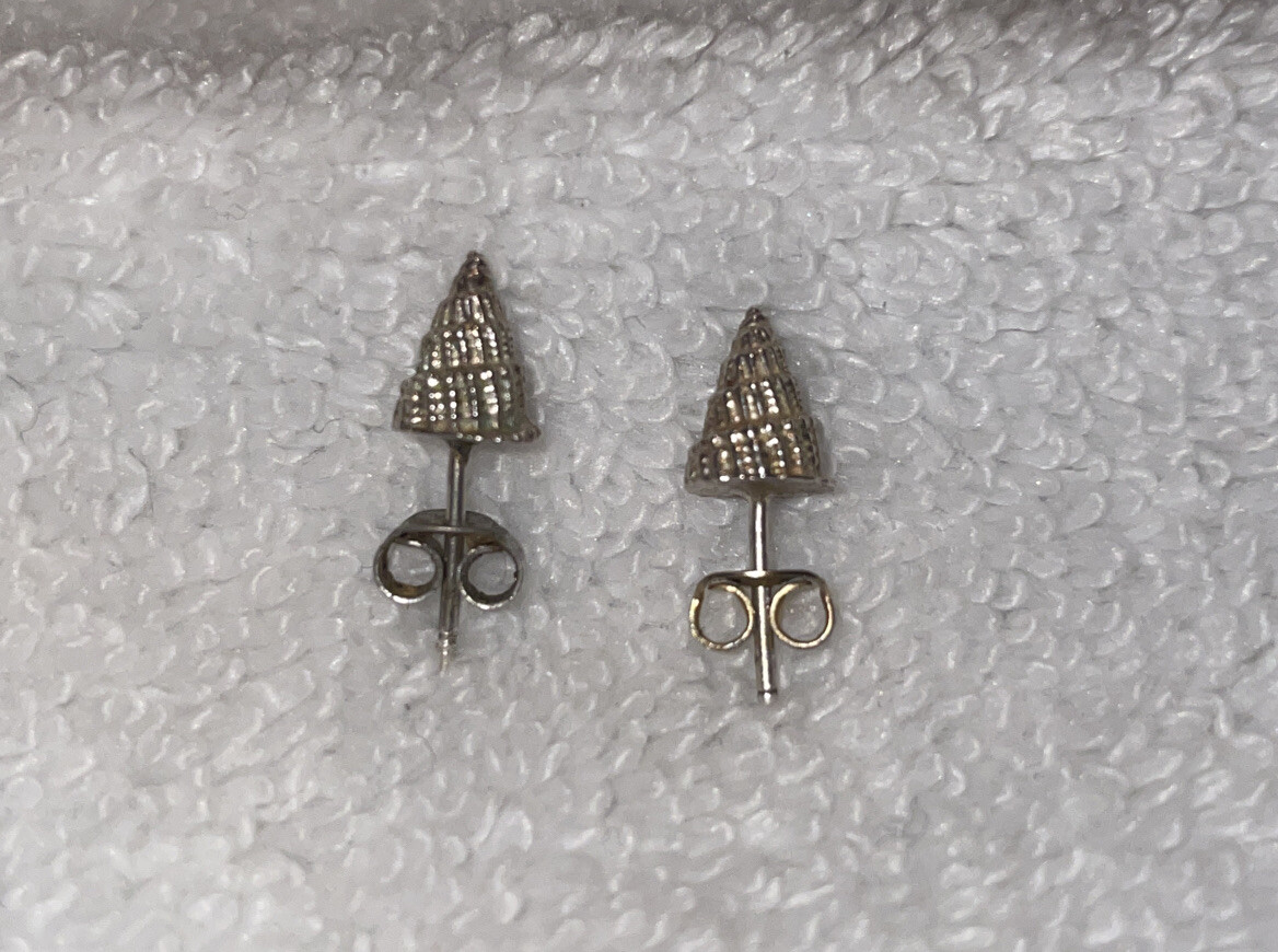 silver shell stud earrings - image 1