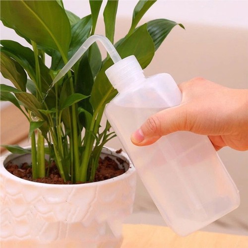Wash Bottle 250ml Safety Bottles Watering Tools Flowing Squeeze Spout Bottle - Picture 7 of 9