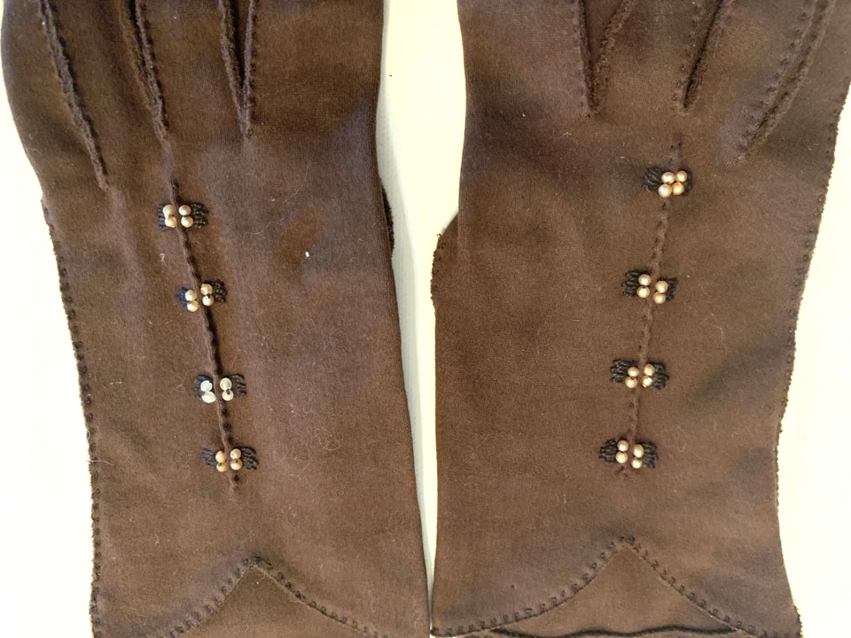 Guantes marrones vintage ELVETTE by DAWNELLE con cuentas hasta la muñeca cosidos a mano talla 6,5 Foto 3 de 4