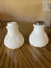 VINTAGE 1950's IMPERIAL MILK GLASS GRAPE AND VINE 3.5" SALT AND PEPPER SHAKERS