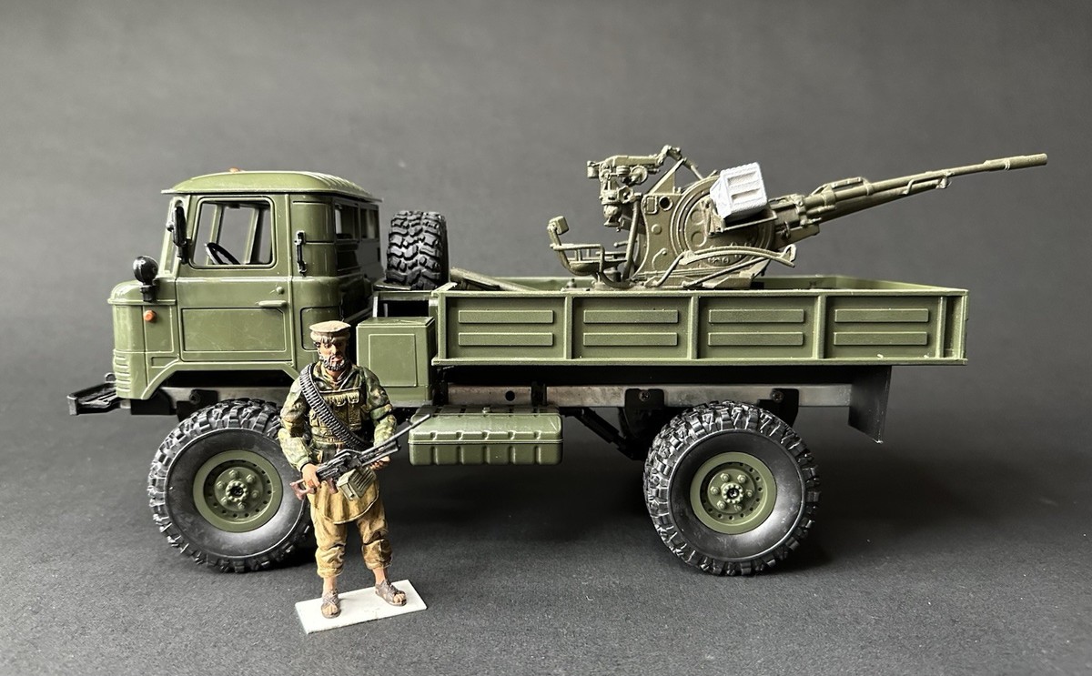 1:18 Russian Army GAZ-66 Truck w/ZU-23-2 AA Gun + Ultimate Soldier