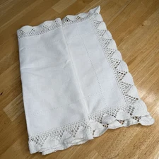 VTG TABLE RUNNER DRESSER SCARF LACE EDGE White Read