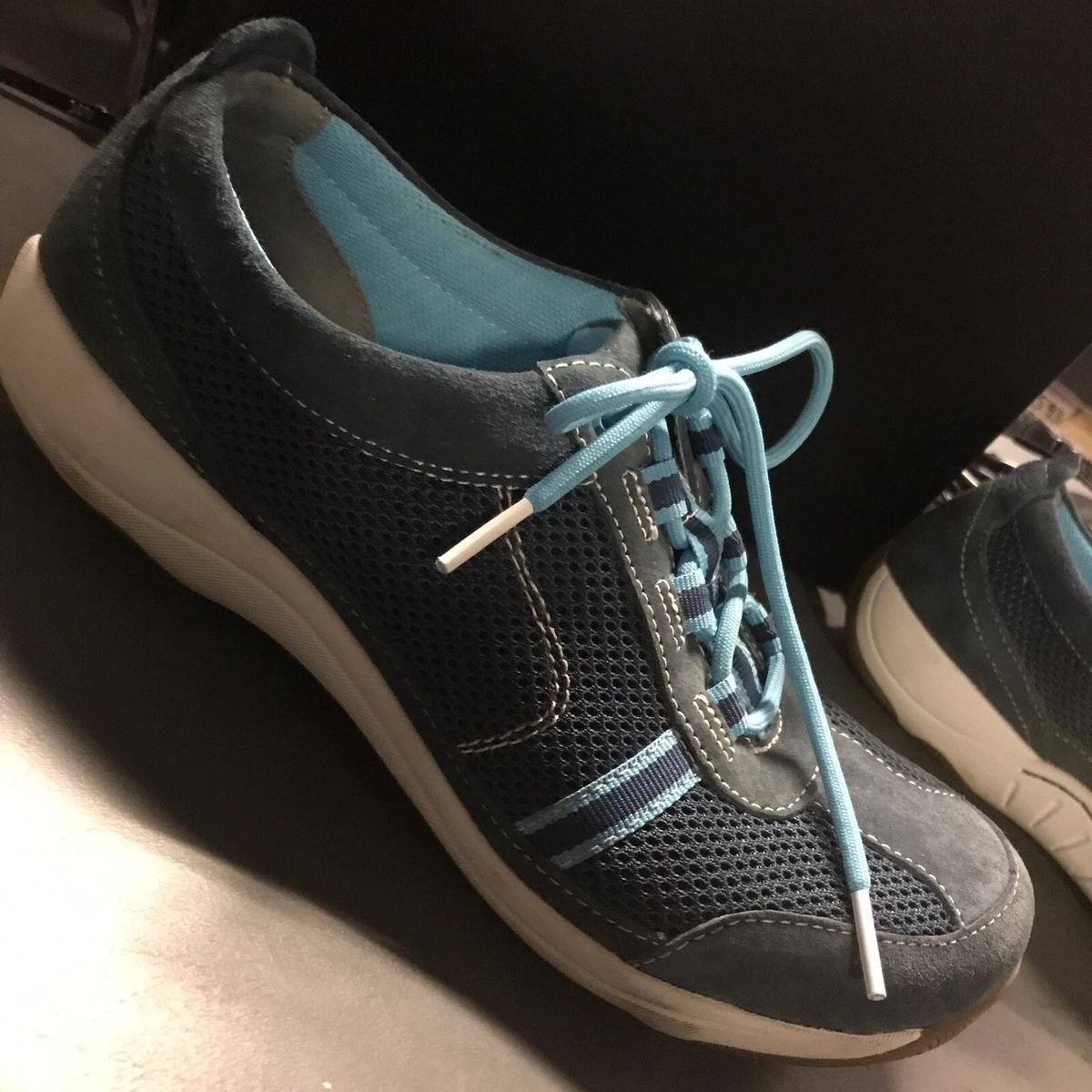 Women s Dansko SZ 6.5 EU38 Tennis Shoe Sneaker Suede and Breathable Fabric EUC