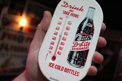 RARE 1950s DRINK D-LITE SODA POP STAMPED METAL THERMOMETER SIGN COKE SODA BOTTLE