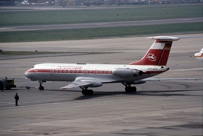 INTERFLUG, Tupolev 134, DDR-SCK, bei Gatwick, 1990, ZWEI Flugzeugdias