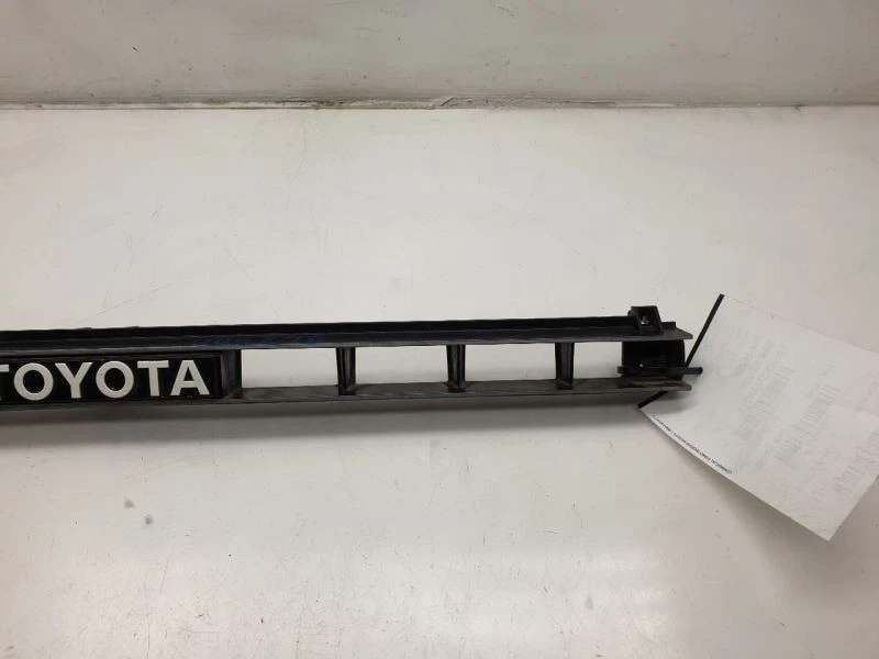 88-91 TOYOTA COROLLA CENTER GRILLE - Image 4 of 4