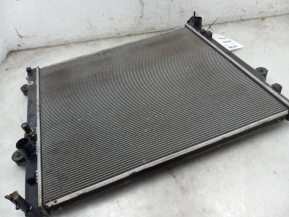 07-14 TOYOTA FJ CRUISER 4.0L 4WD AT RADIATOR  - Image 2 of 4