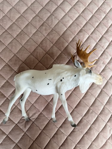 Breyer 2025 CC Roddick Piebald Moose Special Collector Club Wild Animal Series