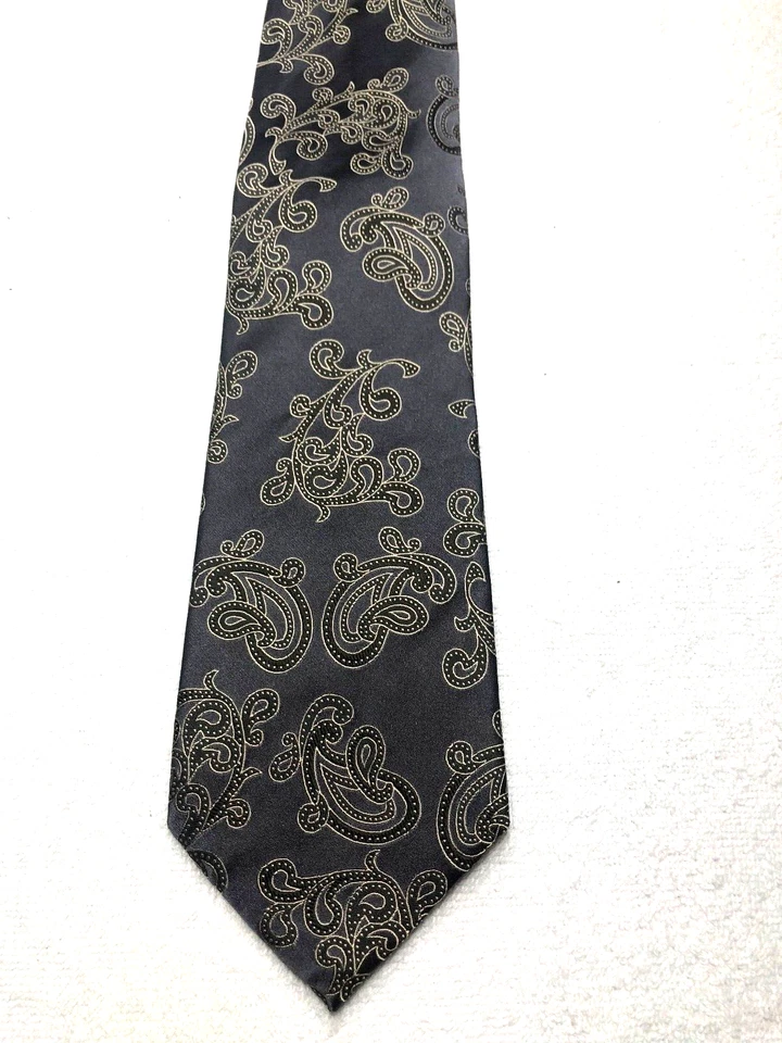 SEAN JOHN CORBATA HOMBRE GRIS CON NEGRO Y DORADO 4 X 60 Foto 2 de 4