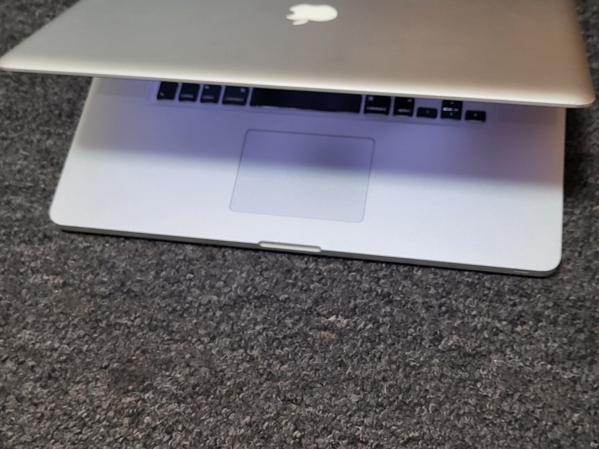 UPGRADED APPLE MacBook Pro 17'' QUAD-Core i7 3.4GHz 16GB RAM 1TB