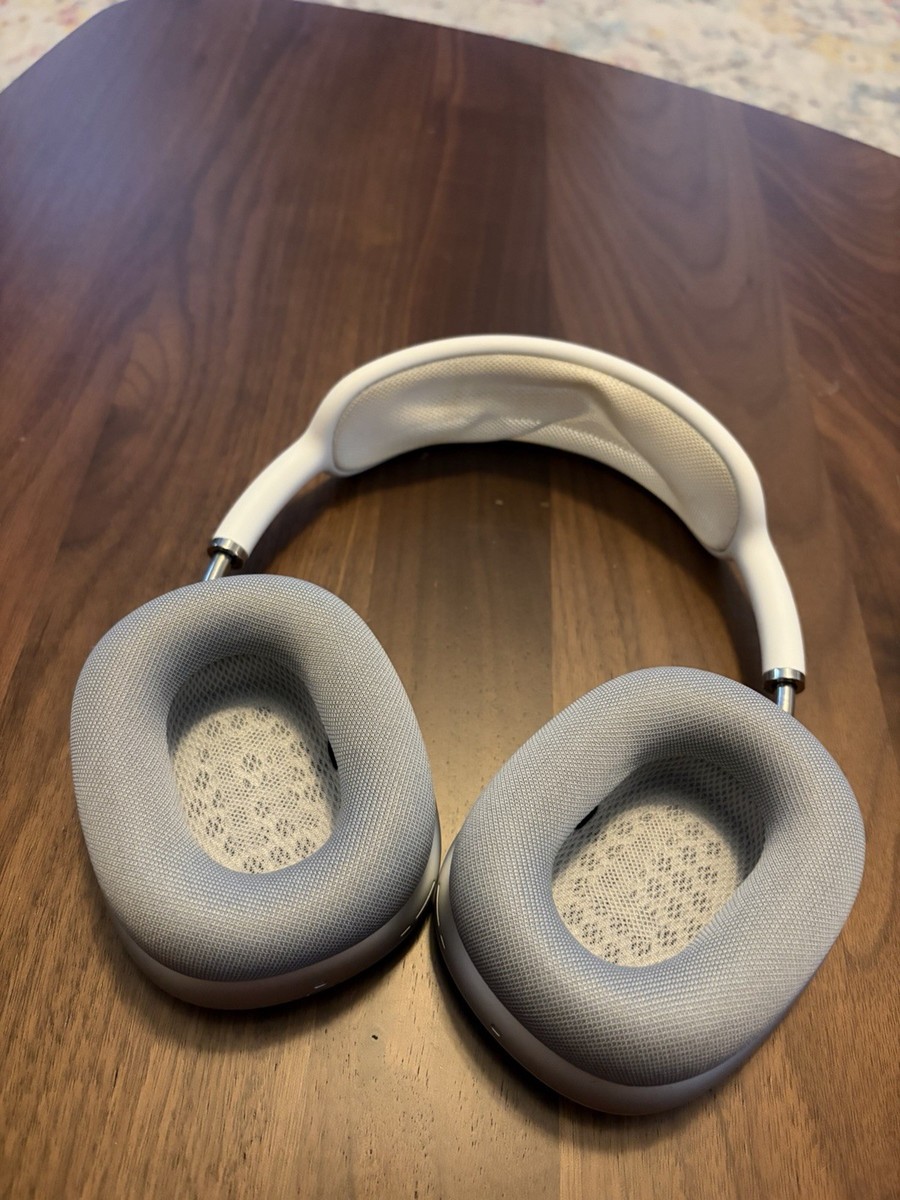 Apple AirPods Max Bluetooth Headphones 2023 Lightning Cable Model