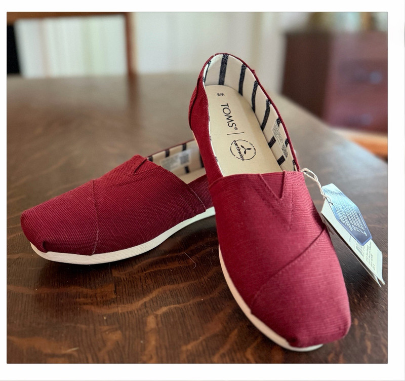 TOMS Red Canvas Slip-On Flats Women's Closed Toe Shoes US 8 M