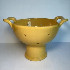 Vietri Fantasia Yellow Ceramic Footed Colander Fruit Berry Bowl Handles Italy
