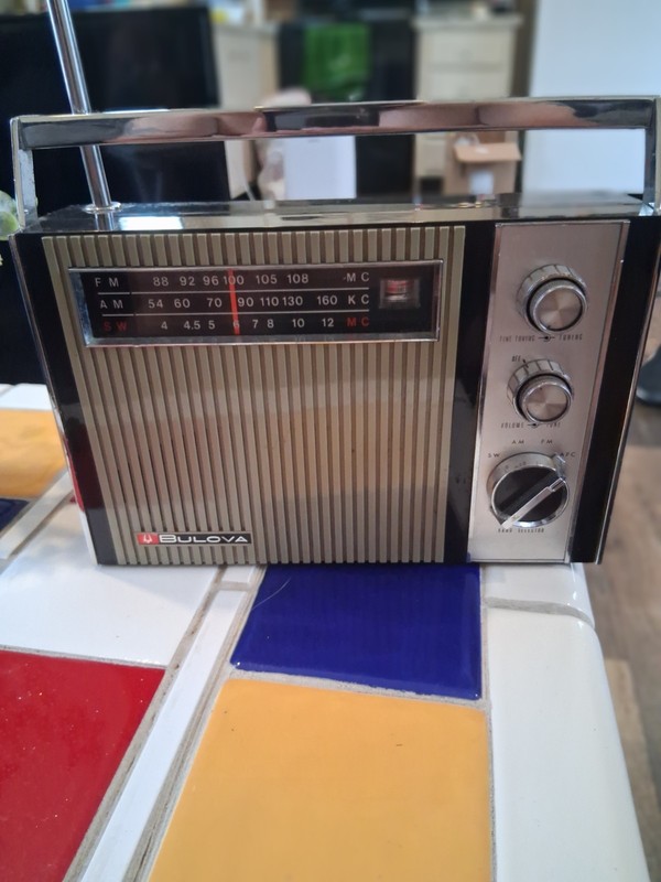 BULOVA 1490 SERIES 12 TRANSISTOR AM/FM/SW RARE VINTAGE RADIO WORKING