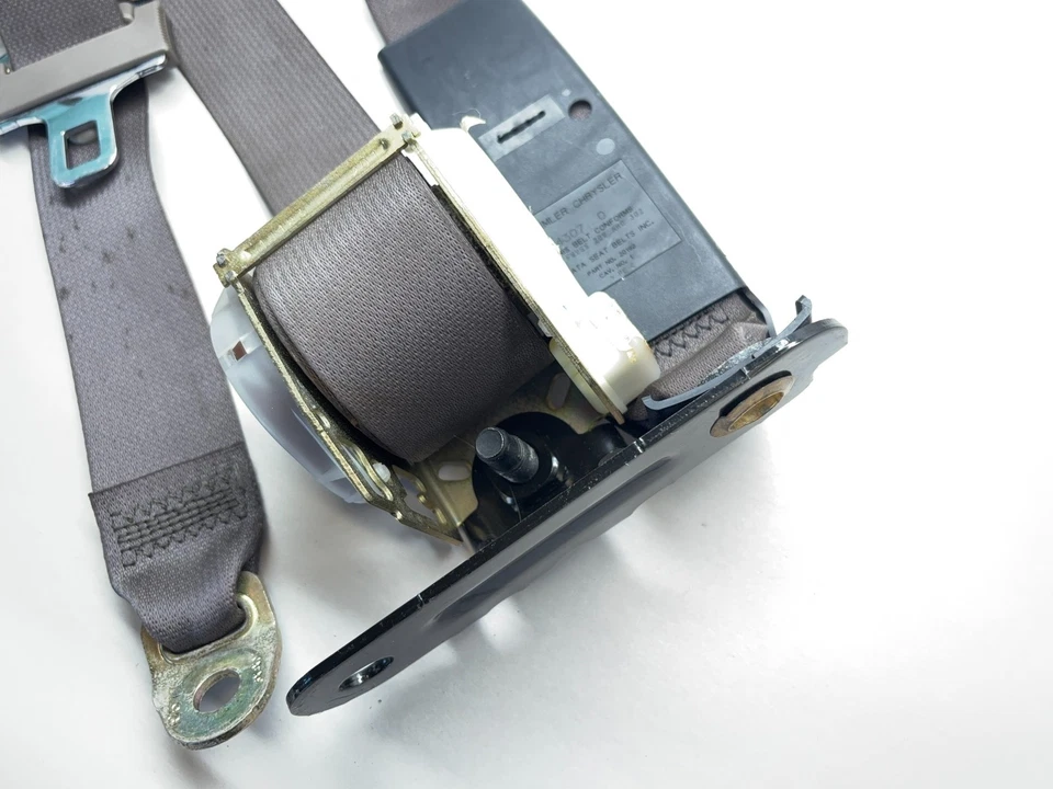 Retractor central trasero 2002-05 Ram 1500 2003-05 Ram 2500 3500 5GU501L8AG Taupe L5 Foto 3 de 4