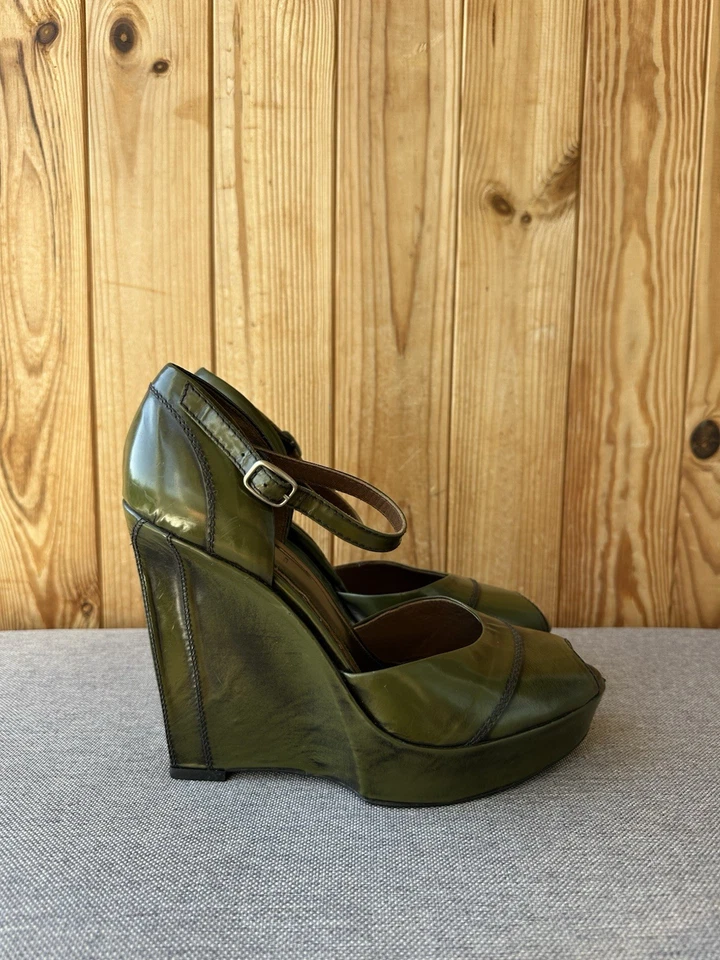 Zapatos de salón Marni con plataforma de cuña con hebilla de cuero verde talla 39 EE. UU. 8,5 tacones peep toe Foto 4 de 4
