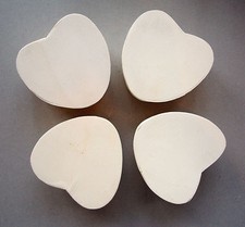 Lot de 4 petites boîtes forme coeur, en copeaux de bois