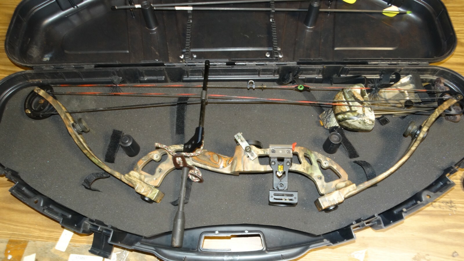 Jennings Buckmaster 2000 Compound Bow in Hard Case Camo 29" 70