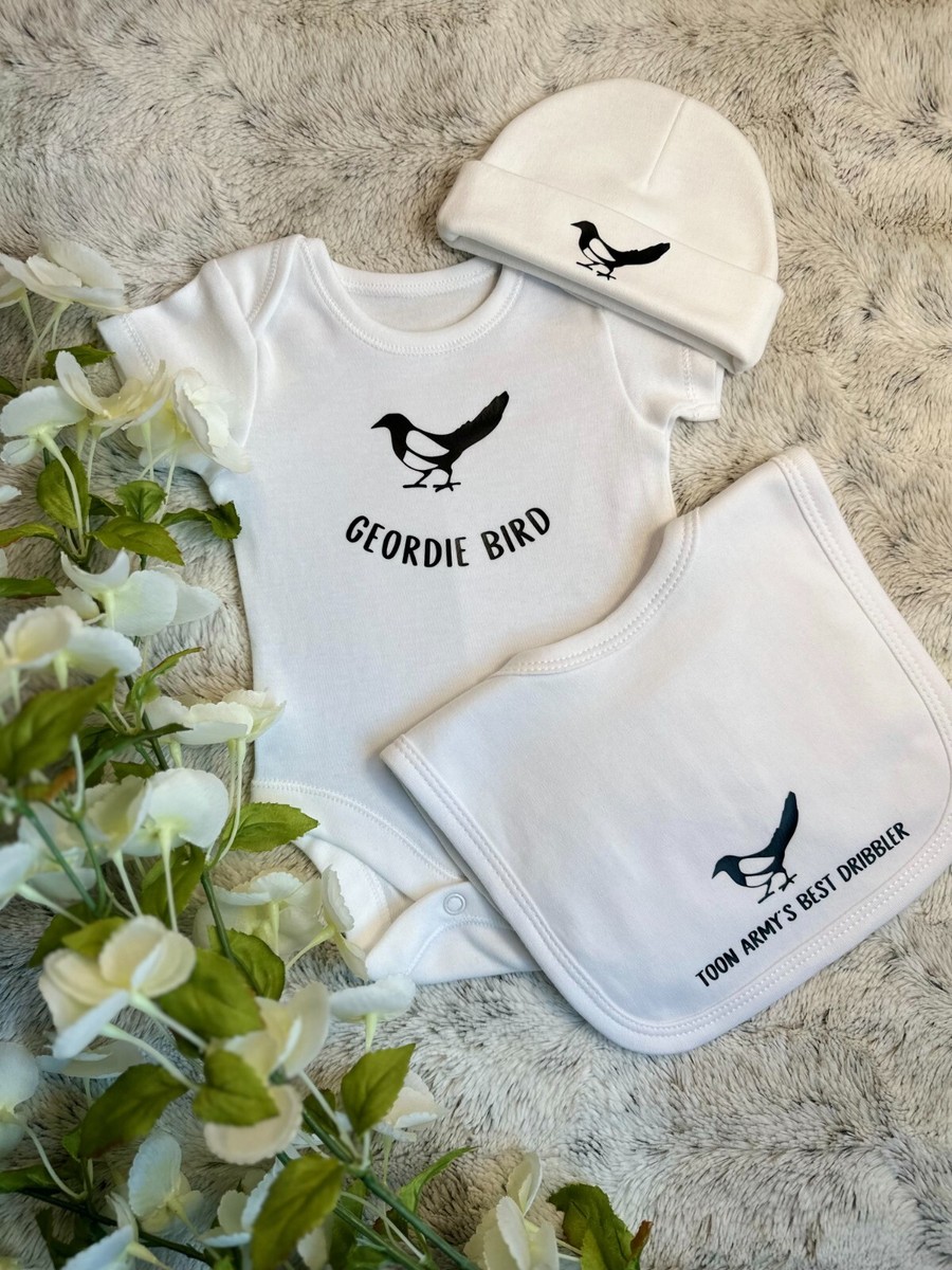 Newcastle FC Fan Cute New Born Gift Set with Baby Grow, Bib, Beanie Hat