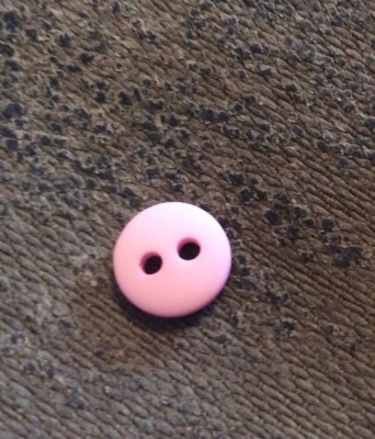 HILLCREEK DESIGNS ITTY BITTY RASPBERRY CREAM ROUND --2 HOLE--3/8''--- 15 PIECES