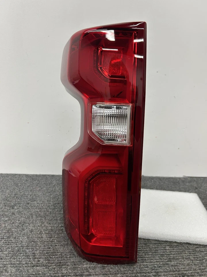 Luz trasera LED (izquierda/conductor) DEPO para Chevrolet Silverado 1500 2019-2023 Foto 3 de 4