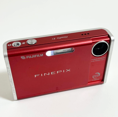 FUJIFILM フジフイルム FINEPIX Z1 FUJIFILM | 企業情報 | ニュースリリース | 薄型フルフラットボディの