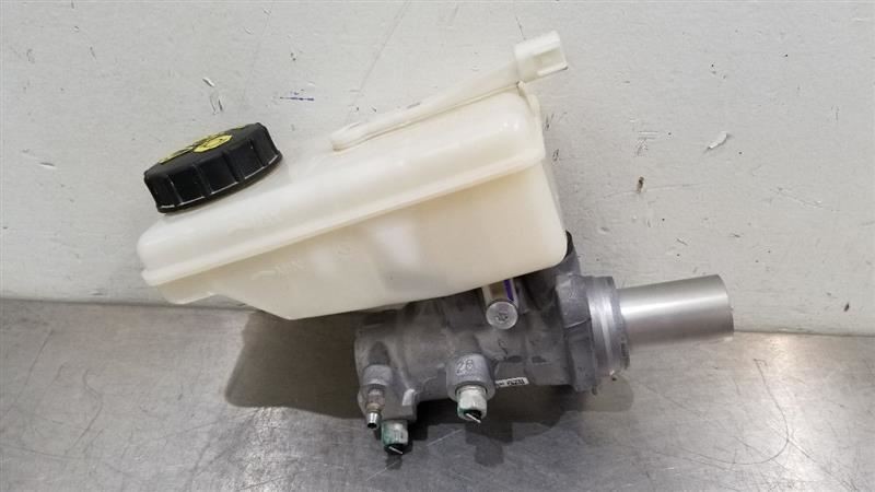 19 ASTON MARTIN VANTAGE 4.0L BRAKE MASTER CYLINDER